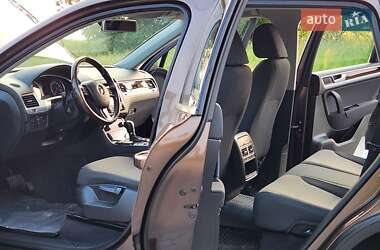 Внедорожник / Кроссовер Volkswagen Touareg 2012 в 