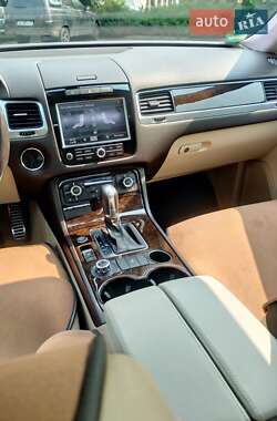 Позашляховик / Кросовер Volkswagen Touareg 2012 в  фото 35 Позашляховик / Кросовер Volkswagen Touareg 2012 в