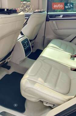 Позашляховик / Кросовер Volkswagen Touareg 2012 в  фото 47 Позашляховик / Кросовер Volkswagen Touareg 2012 в