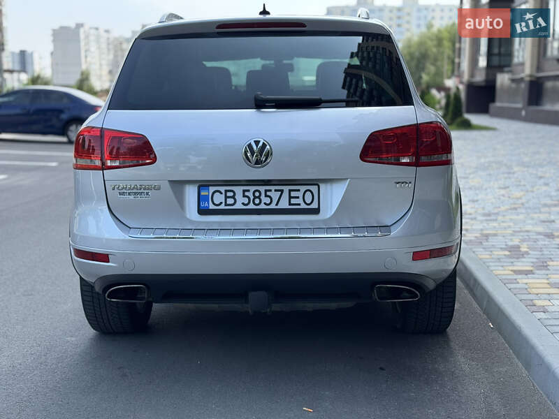 Внедорожник / Кроссовер Volkswagen Touareg 2010 в Чернигове