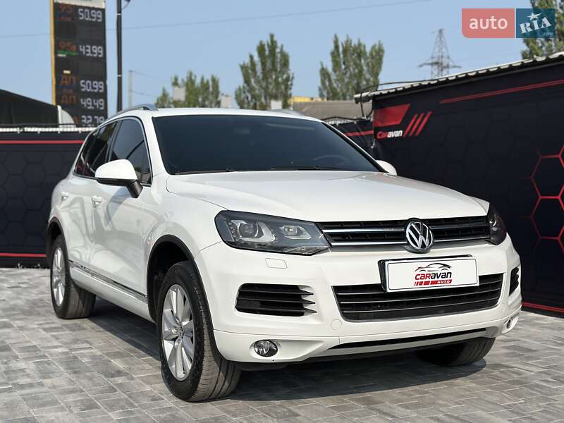 Позашляховик / Кросовер Volkswagen Touareg 2012 в 