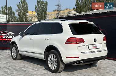 Позашляховик / Кросовер Volkswagen Touareg 2012 в 