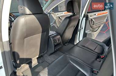 Позашляховик / Кросовер Volkswagen Touareg 2012 в 