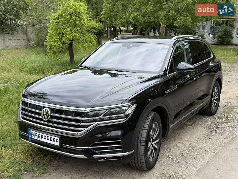 Внедорожник / Кроссовер Volkswagen Touareg 2019 в Николаеве