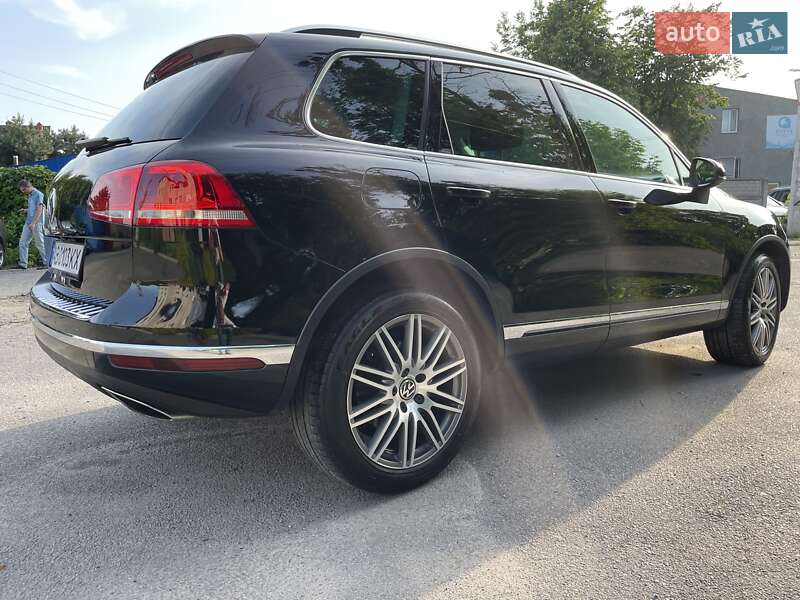 Позашляховик / Кросовер Volkswagen Touareg 2015 в Вінниці