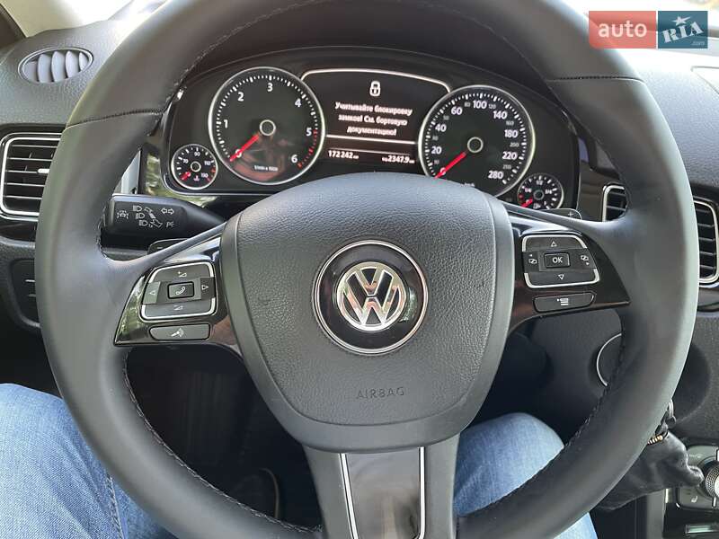 Позашляховик / Кросовер Volkswagen Touareg 2015 в Вінниці