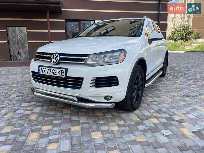 Позашляховик / Кросовер Volkswagen Touareg 2013 в Києві