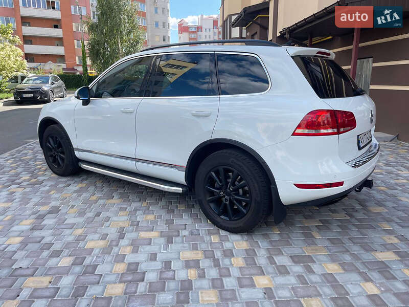 Позашляховик / Кросовер Volkswagen Touareg 2013 в Києві