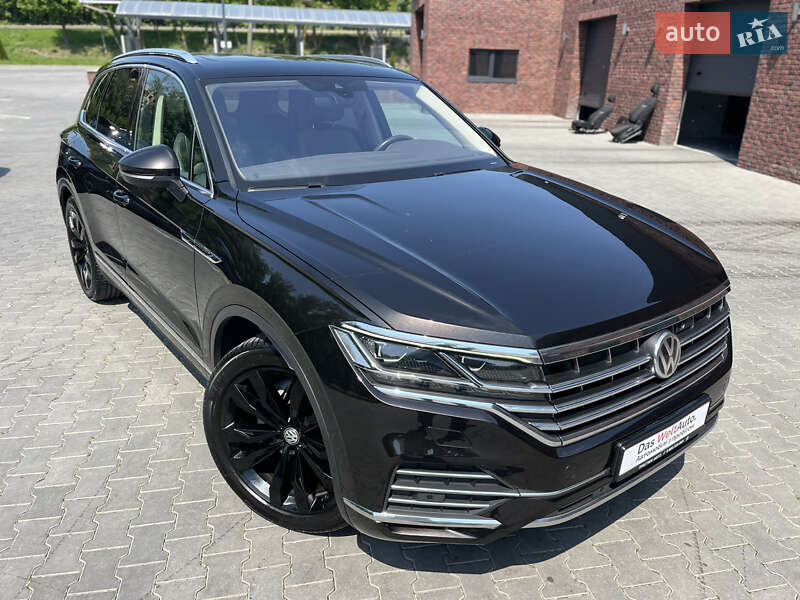 Внедорожник / Кроссовер Volkswagen Touareg 2018 в 