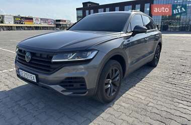 Позашляховик / Кросовер Volkswagen Touareg 2018 в Чернівцях