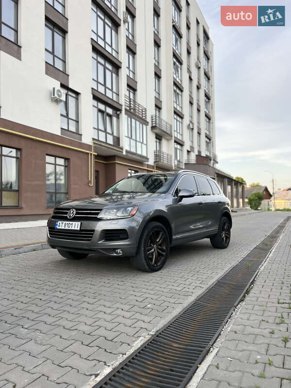 Позашляховик / Кросовер Volkswagen Touareg 2013 в Надвірній