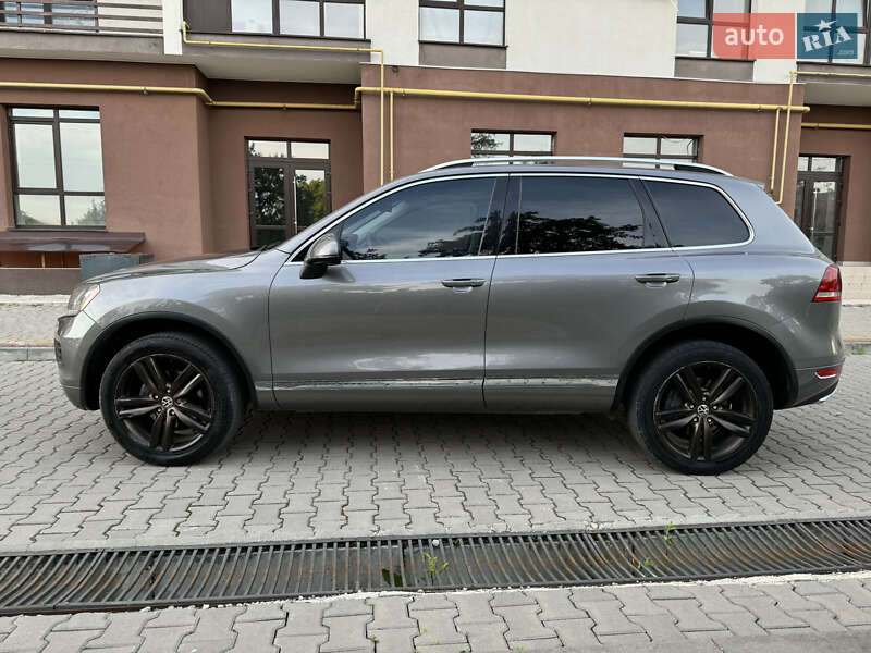 Позашляховик / Кросовер Volkswagen Touareg 2013 в Надвірній