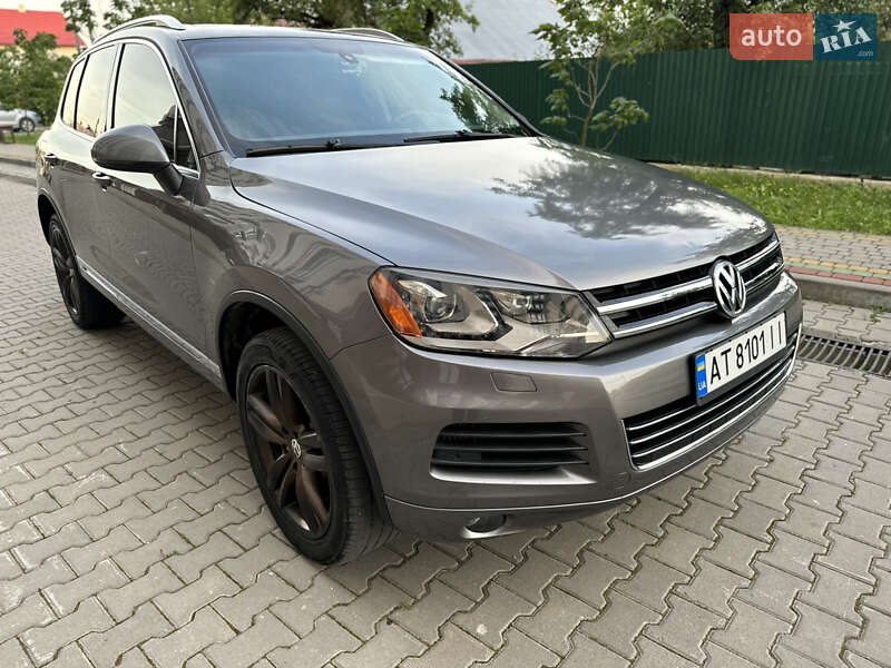 Позашляховик / Кросовер Volkswagen Touareg 2013 в Надвірній