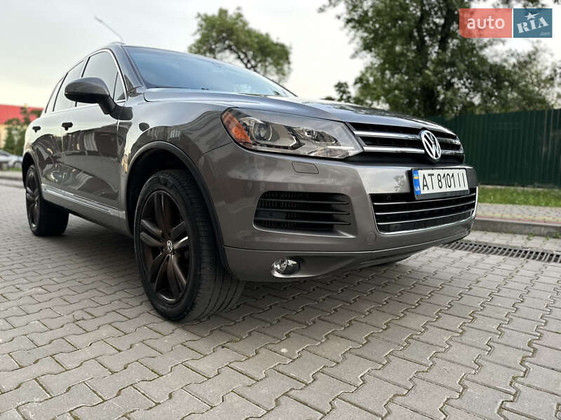 Позашляховик / Кросовер Volkswagen Touareg 2013 в Надвірній