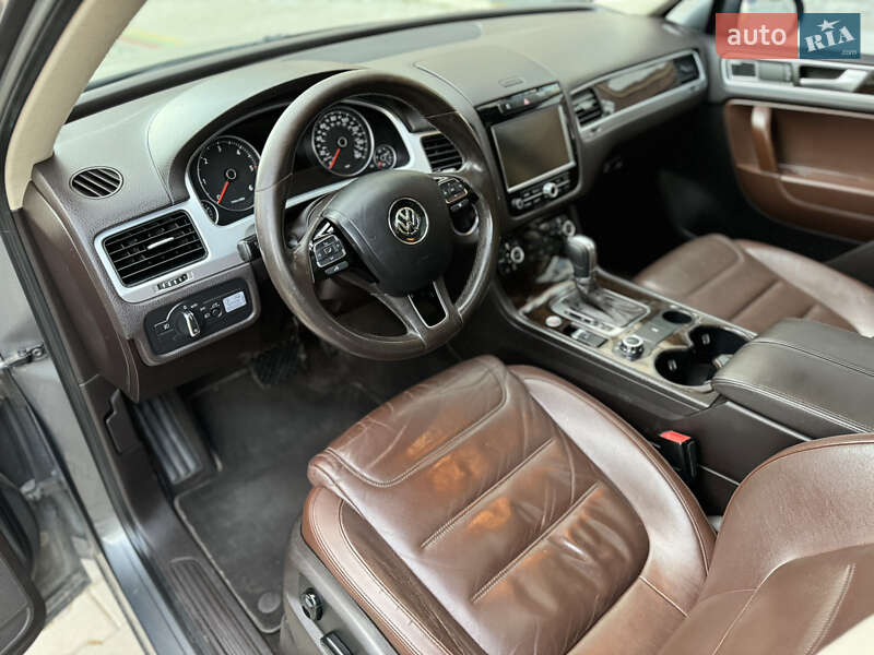 Позашляховик / Кросовер Volkswagen Touareg 2013 в Надвірній