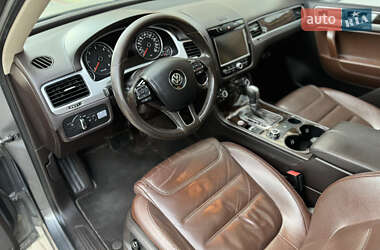 Внедорожник / Кроссовер Volkswagen Touareg 2013 в 