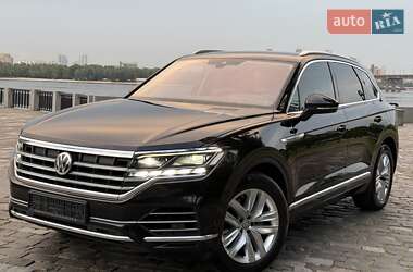 Внедорожник / Кроссовер Volkswagen Touareg 2019 в Киеве