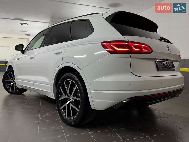 Внедорожник / Кроссовер Volkswagen Touareg 2021 в Казатине