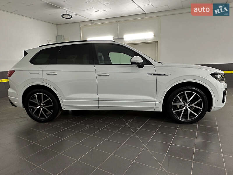 Внедорожник / Кроссовер Volkswagen Touareg 2021 в Казатине
