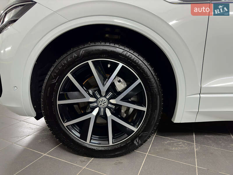 Внедорожник / Кроссовер Volkswagen Touareg 2021 в Казатине