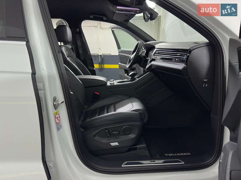 Внедорожник / Кроссовер Volkswagen Touareg 2021 в Казатине