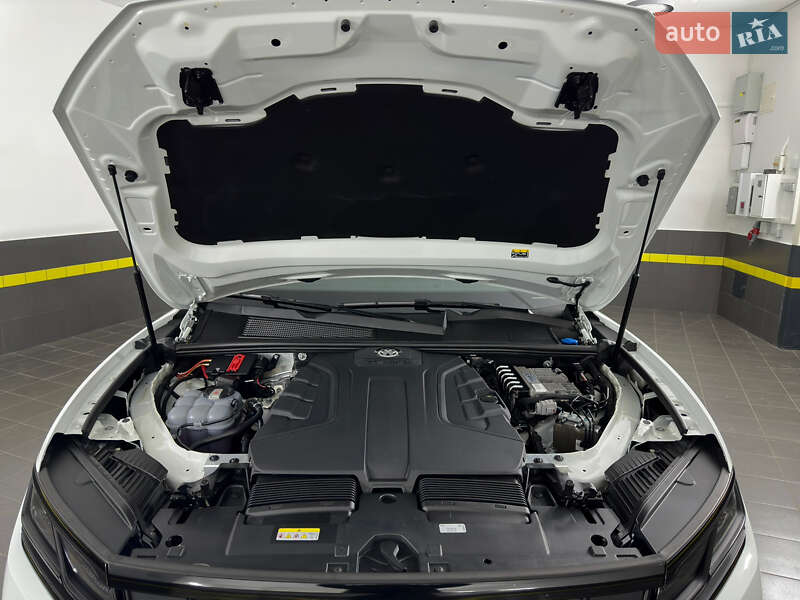 Внедорожник / Кроссовер Volkswagen Touareg 2021 в Казатине