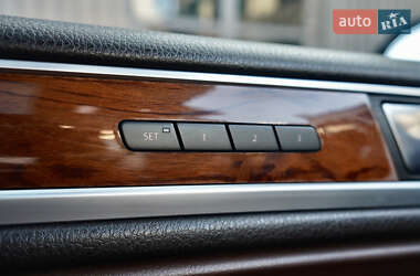 Позашляховик / Кросовер Volkswagen Touareg 2011 в 