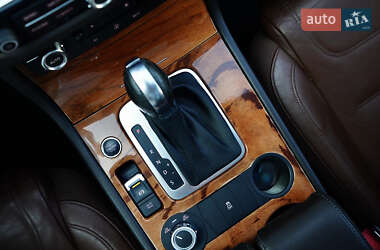 Позашляховик / Кросовер Volkswagen Touareg 2011 в 