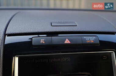 Позашляховик / Кросовер Volkswagen Touareg 2011 в 