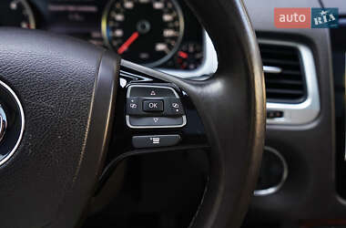 Позашляховик / Кросовер Volkswagen Touareg 2011 в 