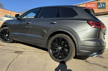 Внедорожник / Кроссовер Volkswagen Touareg 2019 в 