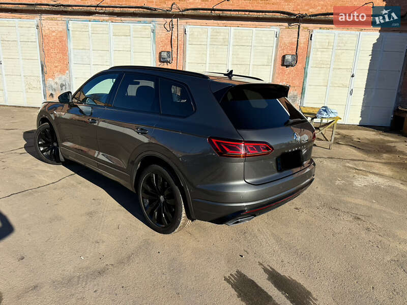 Позашляховик / Кросовер Volkswagen Touareg 2019 в Вінниці