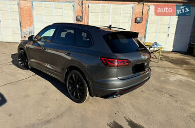Внедорожник / Кроссовер Volkswagen Touareg 2019 в 