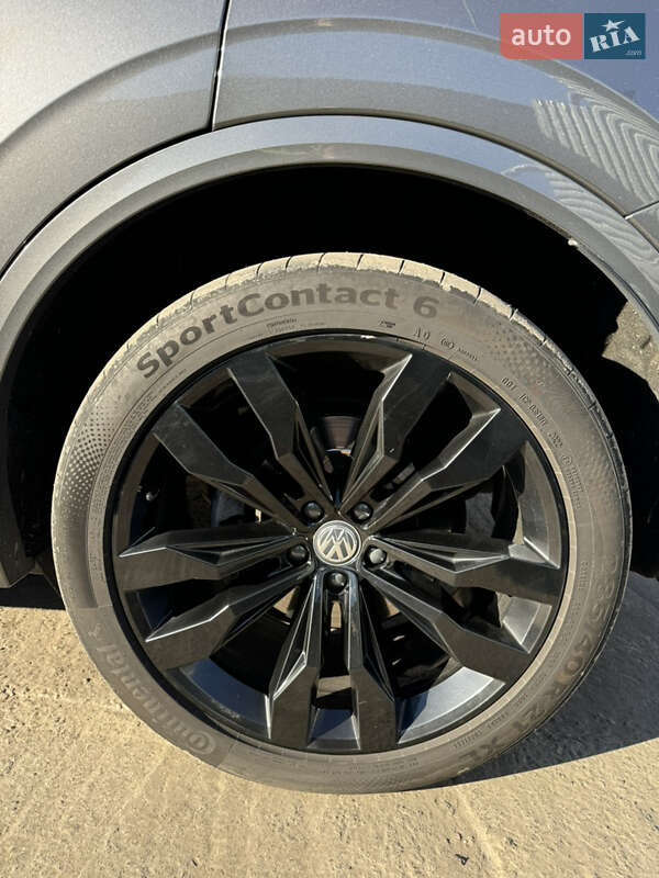 Позашляховик / Кросовер Volkswagen Touareg 2019 в Вінниці