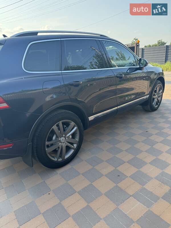 Внедорожник / Кроссовер Volkswagen Touareg 2011 в Ракитном