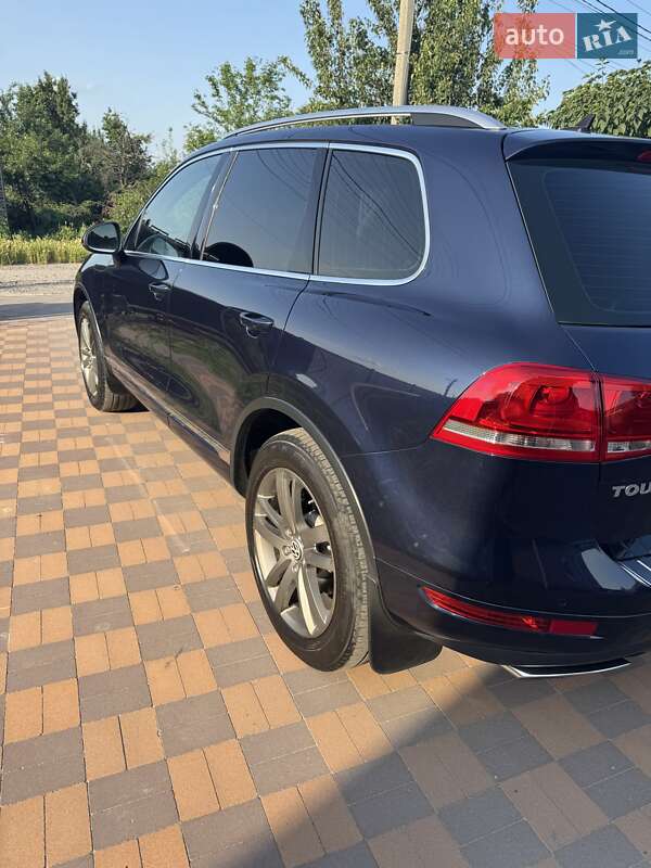 Внедорожник / Кроссовер Volkswagen Touareg 2011 в Ракитном