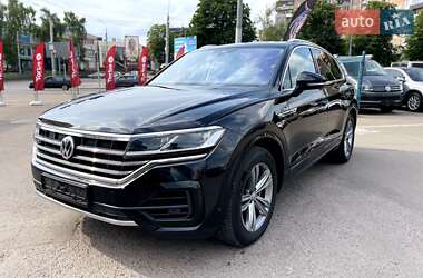 Позашляховик / Кросовер Volkswagen Touareg 2018 в Рівному