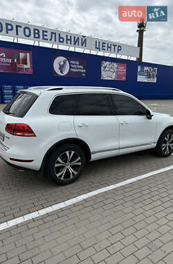 Внедорожник / Кроссовер Volkswagen Touareg 2013 в 