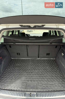 Внедорожник / Кроссовер Volkswagen Touareg 2013 в 