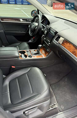 Внедорожник / Кроссовер Volkswagen Touareg 2013 в 