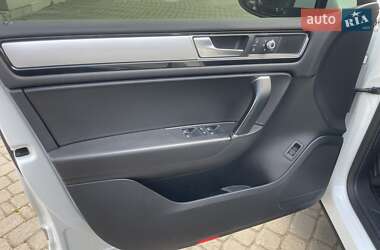 Внедорожник / Кроссовер Volkswagen Touareg 2017 в 