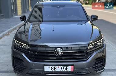 Позашляховик / Кросовер Volkswagen Touareg 2018 в 