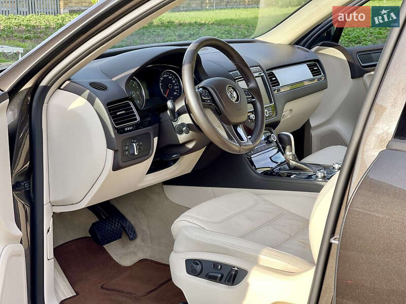 Позашляховик / Кросовер Volkswagen Touareg 2016 в Львові