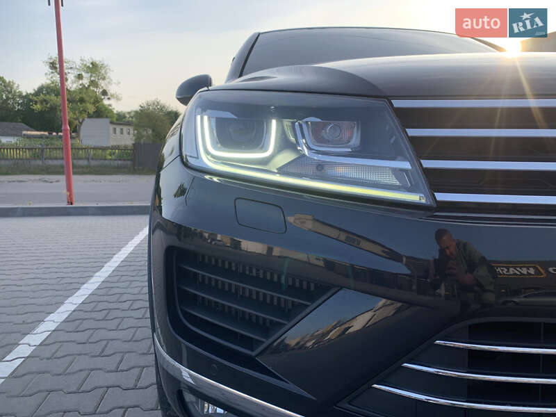 Внедорожник / Кроссовер Volkswagen Touareg 2015 в Виннице