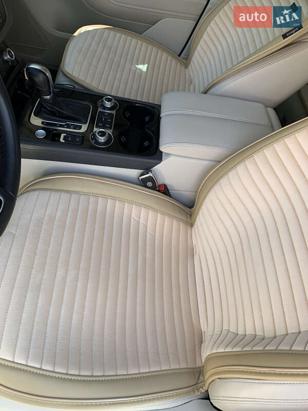 Внедорожник / Кроссовер Volkswagen Touareg 2015 в Виннице