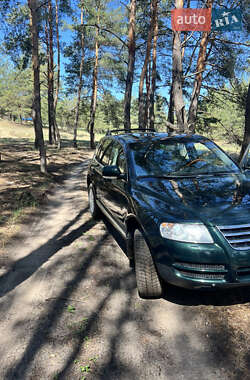Внедорожник / Кроссовер Volkswagen Touareg 2005 в 