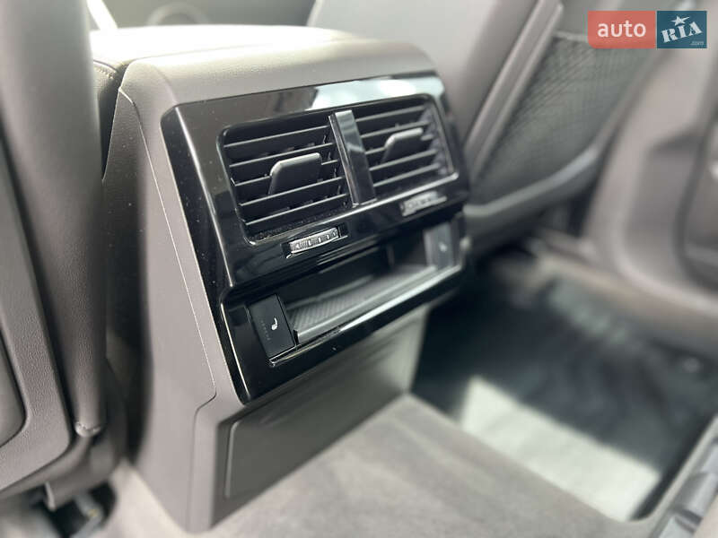 Внедорожник / Кроссовер Volkswagen Touareg 2018 в Львове