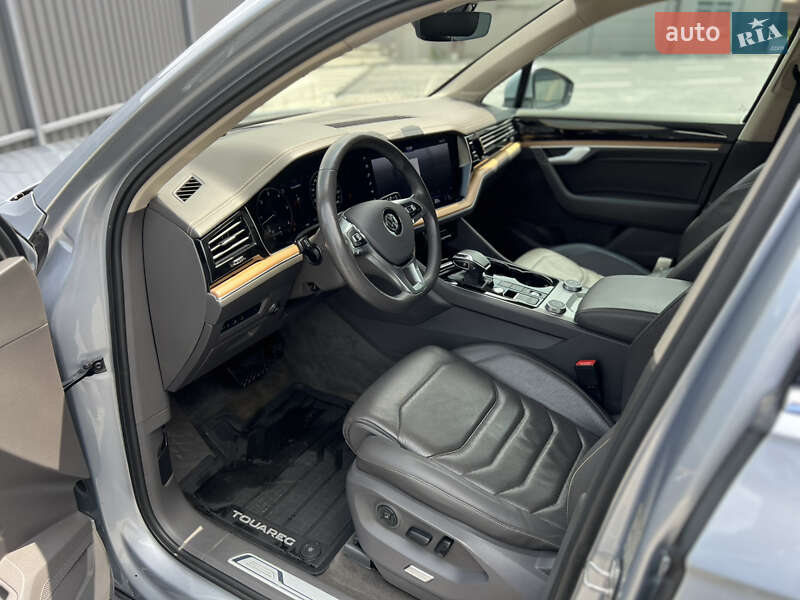 Внедорожник / Кроссовер Volkswagen Touareg 2018 в Львове