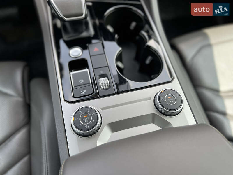 Внедорожник / Кроссовер Volkswagen Touareg 2018 в Львове