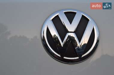 Внедорожник / Кроссовер Volkswagen Touareg 2012 в 